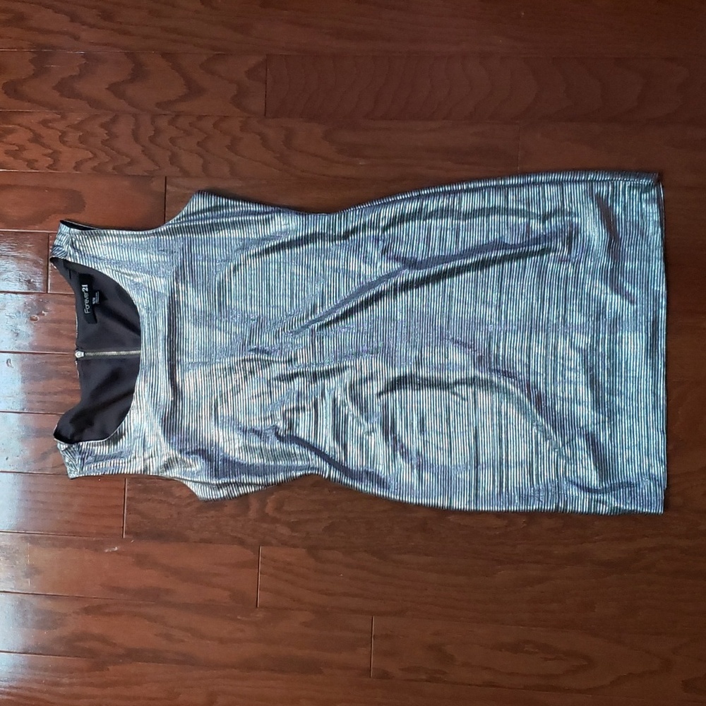 Metalic silver short dress size Medium, Forever 21